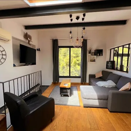 Petite Maison De Village En Bord De *